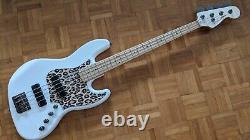 21 SQUIER by FENDER Contemporary Active Jazz Bass HH, Ash Body, Flat Matt White