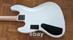 21 SQUIER by FENDER Contemporary Active Jazz Bass HH, Ash Body, Flat Matt White