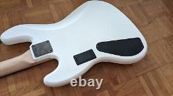 21 SQUIER by FENDER Contemporary Active Jazz Bass HH, Ash Body, Flat Matt White