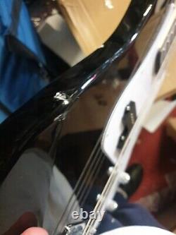 3rd Avenue Full Size 4/4 Electric Bass Guitar With Amplifier NEW MINOR DEFECT