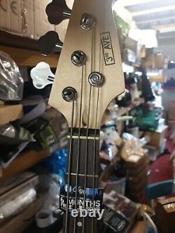 3rd Avenue Full Size 4/4 Electric Bass Guitar With Amplifier NEW MINOR DEFECT