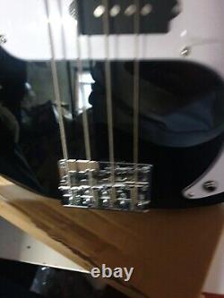 3rd Avenue Full Size 4/4 Electric Bass Guitar With Amplifier NEW MINOR DEFECT
