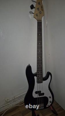 4-String Electric Bass Guitar