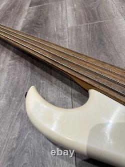 Aria Pro II Fretless Bass Guitar'the Cat Series' Circa 1980
