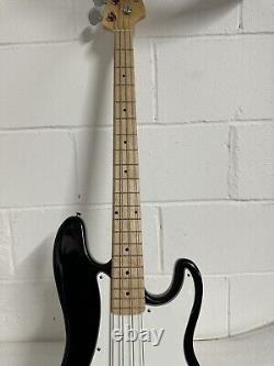 Artisan Electric Bass Guitar Black Used În Good Condition