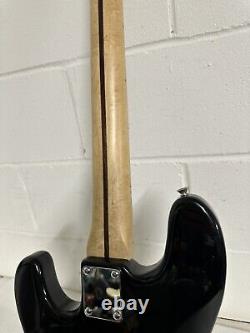 Artisan Electric Bass Guitar Black Used În Good Condition
