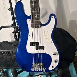 Bass guitar plus amp Pac Encore (BLUE E4 DAM)