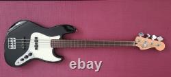 Black and White Fender Fretless Jazz Bass Made In Mexico With Fender Gig Bag