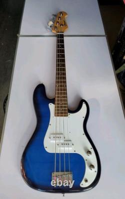 Cheetah 4 String Bass Guitar. Midnight Blue, Split Coil Pickups. Great Beginners