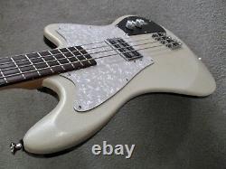 Custom Gildaxe retro-style electric 4-string bass guitar with HSC