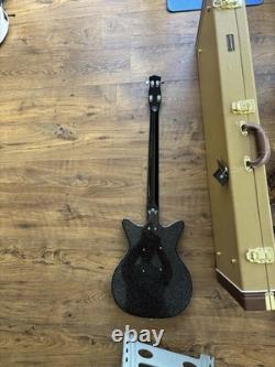 Danelectro DC59 Bass Guitar Black Short Scale with hard Case Excellent Condition