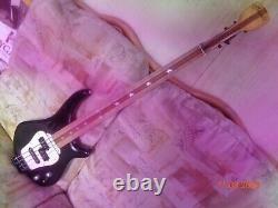 Electric fretless bass guitar 4 string