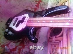 Electric fretless bass guitar 4 string