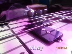 Electric fretless bass guitar 4 string