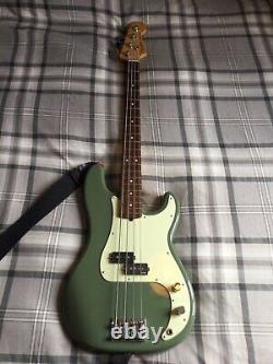 Fender American Professional Precision Bass (with EMG Geezer butler Pickup)