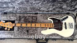 Fender American Ultra Jazz Bass V 5-string Maple Arctic Pearl + Hard Case (USED)