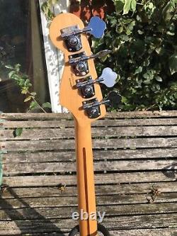 Fender Classic Series 60's Jazz Bass Sunburst