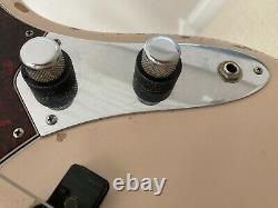 Fender Flea Signature Jazz Bass Roadworn Shell Pink