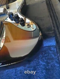 Fender Fretless Jazz Bass American Neck with Tweed Hard Case