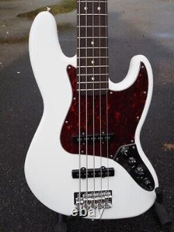 Fender Jazz Bass Deluxe 5 String MIM Guitar