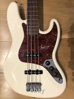 Fender Jazz Bass Fretless