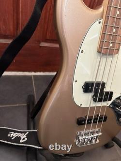 Fender Player Mustang Bass PJ Pau Ferro Fingerboard Firemist Gold 3.6kg