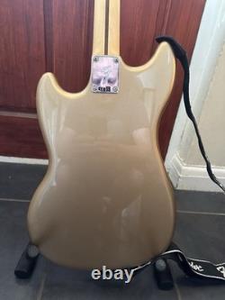 Fender Player Mustang Bass PJ Pau Ferro Fingerboard Firemist Gold 3.6kg