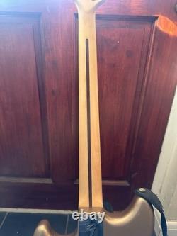 Fender Player Mustang Bass PJ Pau Ferro Fingerboard Firemist Gold 3.6kg