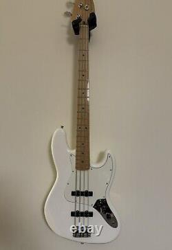 Fender Player Series Jazz Bass Guitar Polar White