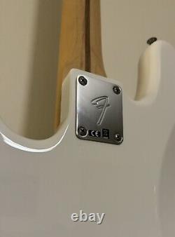Fender Player Series Jazz Bass Guitar Polar White