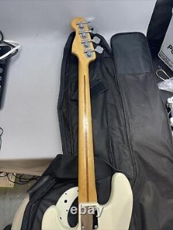 Fender Precision Bass Mint Cond MIM