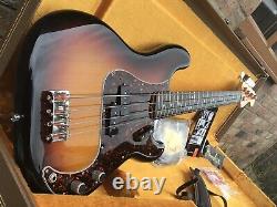 Fender Precision USA AVRI 62 Bass Guitar with OHSC