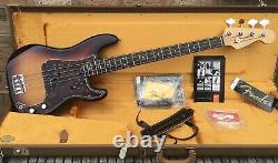 Fender Precision USA AVRI 62 Bass Guitar with OHSC