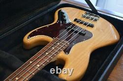 Fender Special Edition Deluxe Jazz Bass Ash with Hard Case, Excellent condition