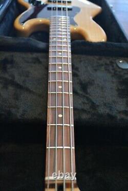 Fender Special Edition Deluxe Jazz Bass Ash with Hard Case, Excellent condition