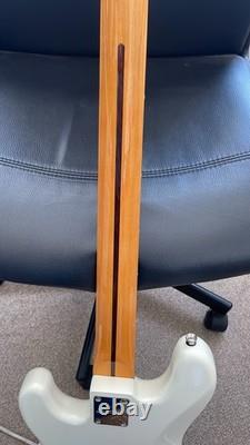 Fender Squier Classic Vibe'60s Precision Bass White Electric Bass Guitar Fender Squier Classic Vibe'60s Precision Bass White Electric Bass Guitar