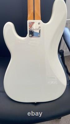 Fender Squier Classic Vibe'60s Precision Bass White Electric Bass Guitar Fender Squier Classic Vibe'60s Precision Bass White Electric Bass Guitar