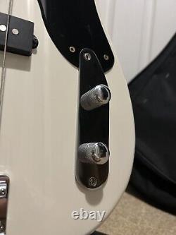 Fender Squier Mike Dirnt Precision Base Style Bass Guitar White Black Star