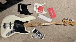 Fender Standard Jazz Bass, Maple Neck, Arctic White, 2016 (3 pickguard and bag)