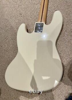 Fender Standard Jazz Bass, Maple Neck, Arctic White, 2016 (3 pickguard and bag)