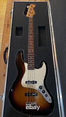 Fender Standard Jazz Bass with Flight Case