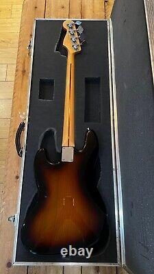 Fender Standard Jazz Bass with Flight Case