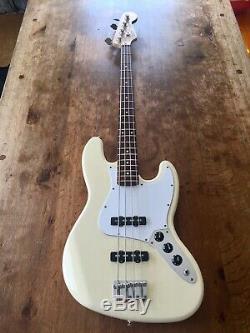 Fender Standard Jazz Electric Bass Guitar White with Rosewood Fingerboard 1998