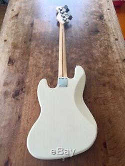 Fender Standard Jazz Electric Bass Guitar White with Rosewood Fingerboard 1998