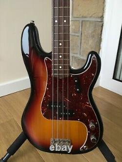 Fender USA Precision Avri 62 Vintage Re-issue 4-string Bass Guitar