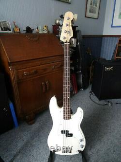 Fender p bass guitar precision mexican mim white 4-string 2004 excellent cond