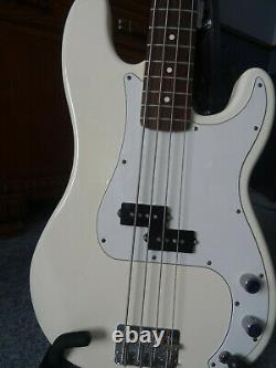 Fender p bass guitar precision mexican mim white 4-string 2004 excellent cond