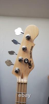 G&L Tribute series Fallout short scale bass guitar. Superb condition