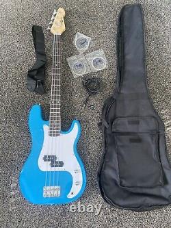 Gear4Music 3/4 LA Bass Guitar in blue