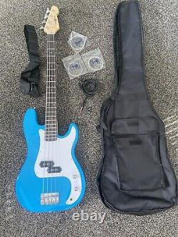 Gear4Music 3/4 LA Bass Guitar in blue